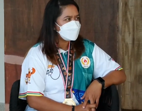 PAPUA MENUJU JEJAK PRESTASI – Afiska Louhenapessy (Medali Emas Cabor Kriket PON XX Papua)