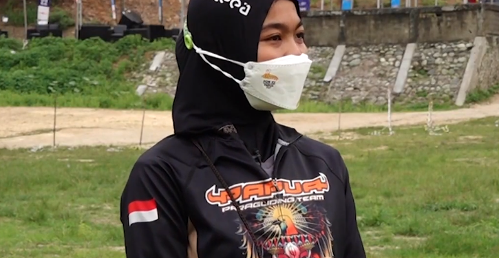 PAPUA MENUJU JEJAK PRESTASI – Silviana Bebby Kumala Sari (Medali Perak & Perunggu Cabor Paralayang PON XX Papua)