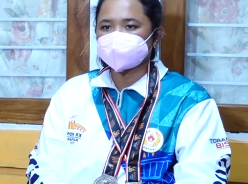 PAPUA MENUJU JEJAK PRESTASI – Rezza Oktavia (Medali Perak Kategori Individual Round Recurve Woman 70m PON XX Papua)