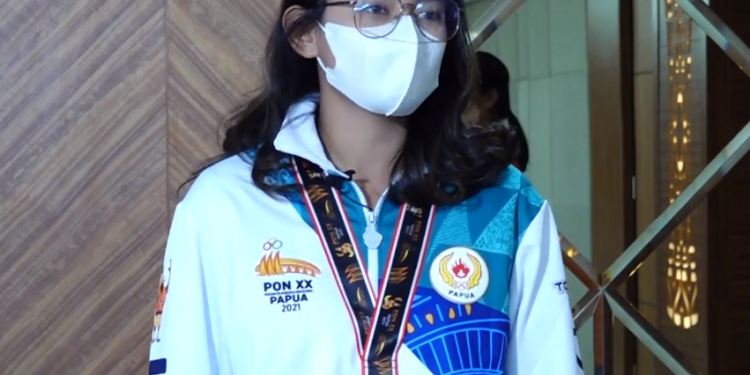 PAPUA MENUJU JEJAK PRESTASI – Tiara L.K Manongga (Medali Emas Cabor MuayThai Kelas “Wai Kru ” PON XX Papua)