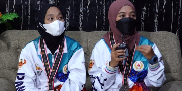 PAPUA MENUJU JEJAK PRESTASI – Devi Sutanti & Miftiyah Husnul Khoiriyah (Medali Perak Cabor Pencak Silat Kelas Seni Ganda PON XX Papua)