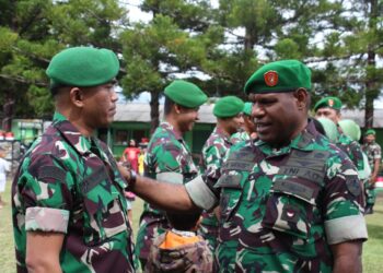 Dandim 1702/JWY Letkol Cpn Athenius Murip, S.H.,M.H memimpin langsung tradisi Korp Raport masuk dan pindah satuan