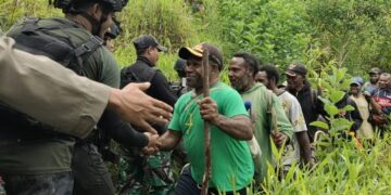 Kerinduan Masyarakat Distrik Kiwirok Kembali Ke Kampungnya Kini Terwujud