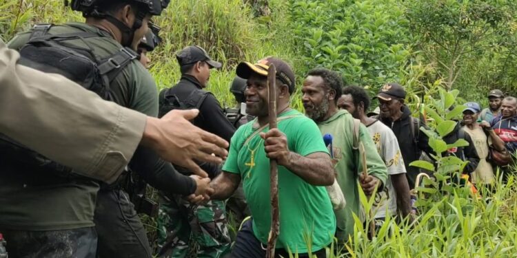 Kerinduan Masyarakat Distrik Kiwirok Kembali Ke Kampungnya Kini Terwujud