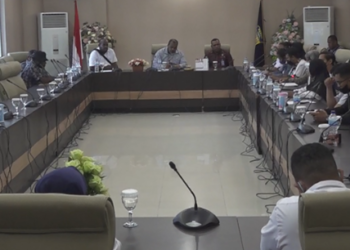 Tertunda Gaji : Puluhan Guru P3K Menyampaikan Aspirasi di DPRP