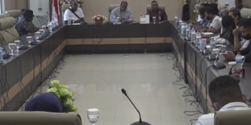 Tertunda Gaji : Puluhan Guru P3K Menyampaikan Aspirasi di DPRP