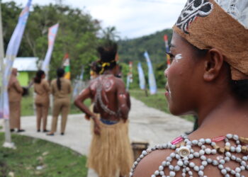 Tower BTS Hadir Masyarakat Adat Kampung Yakonde Berterima kasih