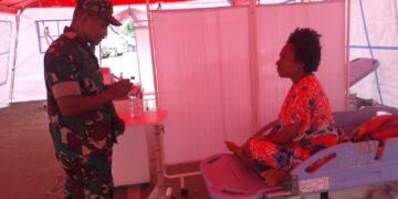 Babinsa Koramil Japut Meninjau Masyarakat setelah Gempa Melanda Kota Jayapura