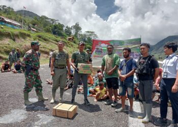 Masyarakat Kiwirok Antusias Sambut Bantuan Pangdam XVII/Cenderawasih