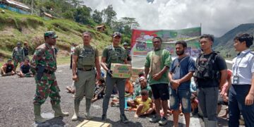 Masyarakat Kiwirok Antusias Sambut Bantuan Pangdam XVII/Cenderawasih