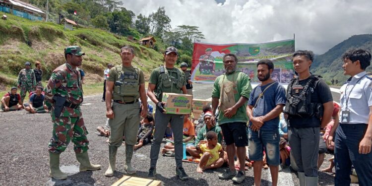 Masyarakat Kiwirok Antusias Sambut Bantuan Pangdam XVII/Cenderawasih