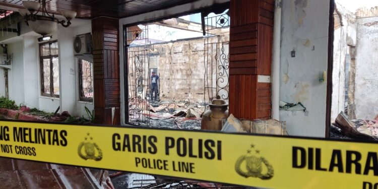 Dini Hari, Rudis Kapolda Papua Hangus Terbakar