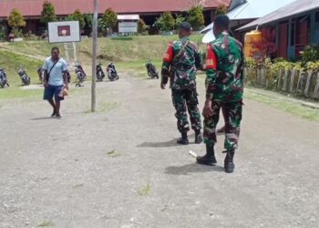 Komsos Ke Setiap Sekolah, Danramil Oksibil Himbau Proses Belajar Mengajar Dilaksanakan Secara Maksimal