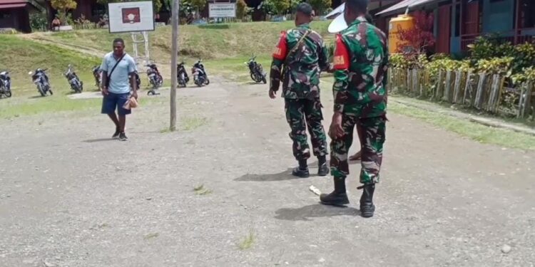 Komsos Ke Setiap Sekolah, Danramil Oksibil Himbau Proses Belajar Mengajar Dilaksanakan Secara Maksimal