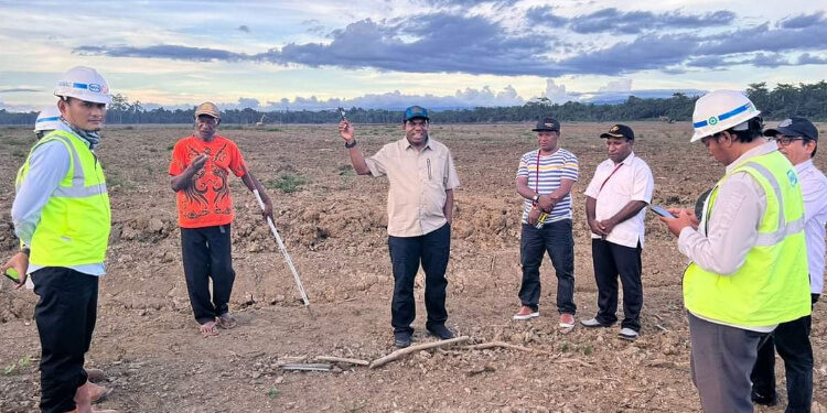 Tinjau Lokasi Budidaya jagung, Bupati keerom : semua berjalan lancar