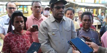 Cek Kestabilan Harga, Bupati Keerom, Piter Gusbager Tinjau Pasar Arso II Menjelang Perayaan Natal