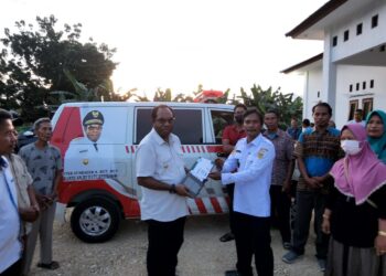 Jawab Kebutuhan Warga, Bupati Piter Gusbager Bantu Mobil Ambulans di Kampung Yaturaharja di Arso X Keerom