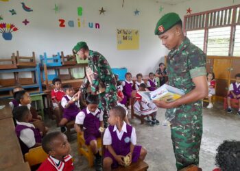 Kodim 1715/Yahukimo Perkenalkan TNI Sejak Dini Kepada Anak-Anak Paud