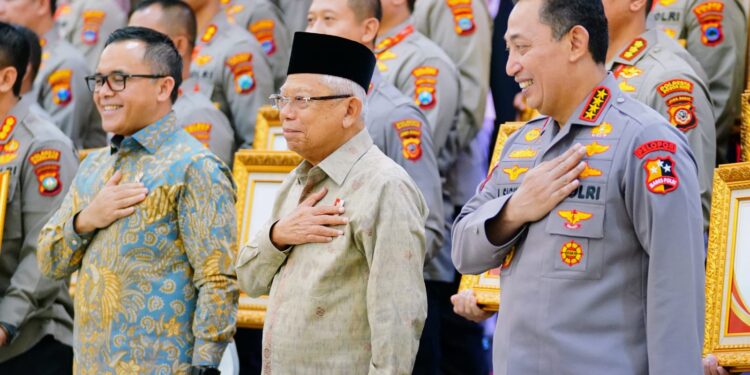 Terima Penghargaan dari Pemerintah, Kapolri Komitmen Terus Tingkatkan Layanan Publik