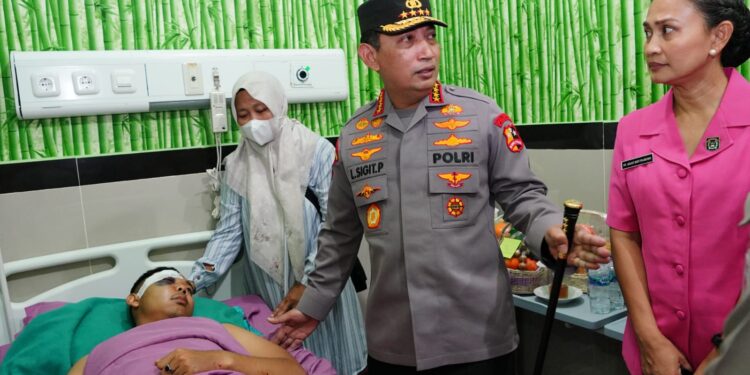 KAPOLRI :  Kapolda Jambi dan Rombongan dalam Perawatan Maksimal RS Bhayangkara