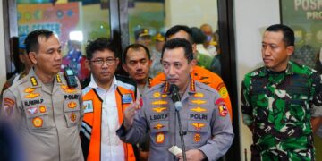 Kapolri Tinjau Evakuasi Kapolda Jambi dan Rombongan, Apresiasi Kerja Keras Tim Gabungan