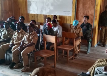 Wujudkan Kamtibmas Kondusif, Babinsa Koramil 1715-04/Okbibab Rapat Bersama Kadistrik Baru