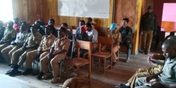 Wujudkan Kamtibmas Kondusif, Babinsa Koramil 1715-04/Okbibab Rapat Bersama Kadistrik Baru