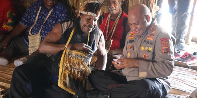 Kapolda Papua Hadiri Peresmian Rumah Adat Jew di Kampung Ewer Distrik Agats, Asmat