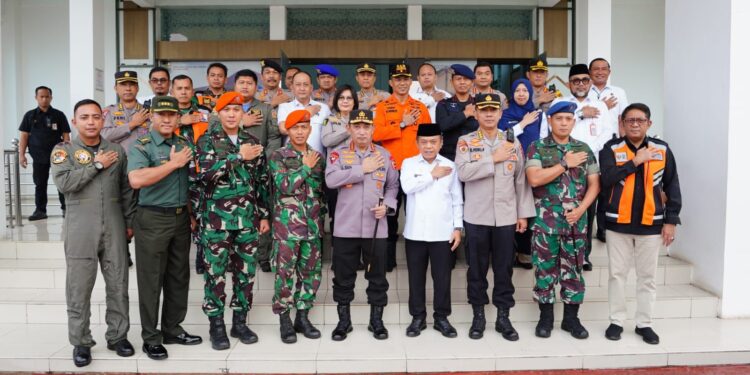 Kapolri Beri Apresiasi Langsung ke TNI yang ‘Berputar’ dan Tim Gabungan Evakuasi Kapolda Jambi