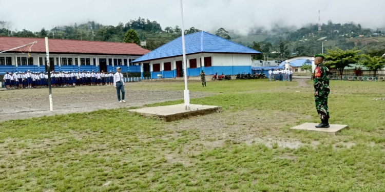 Peduli Generasi Muda,Koramil 1702-08/Karubaga berikan Wasbang kepada Pelajar Karubaga