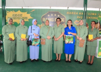 ketua Persit KCK XVII Cenderawasih Sambangi UMKM Mama Papua Abon Gulung, Bang pace