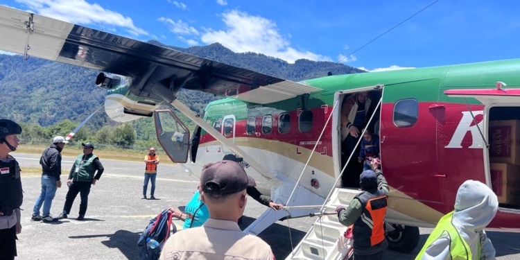 TNI-Polri Tingkatkan Pengamanan 2 Bandara di Papua, Ada Apa ?