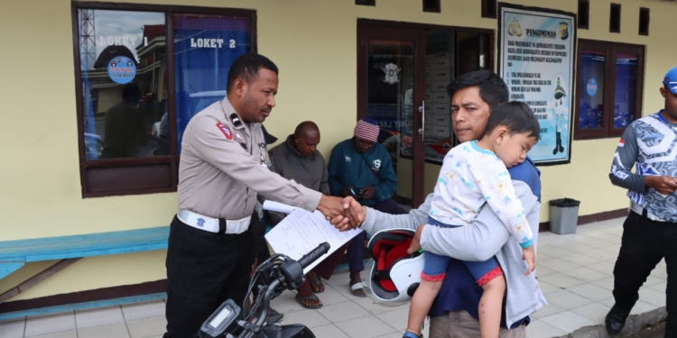 Sat Lantas Polres Jayawijaya Kembalikan Motor Curian Yang Ditemukan Saat Razia