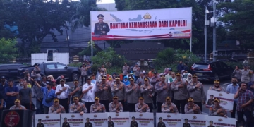 Ribuan Paket Sembako dari Kapolri Disebar ke Masyarakat di Slum Area Jaksel