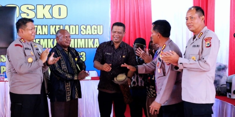 Wakapolda Papua Tinjau Posko Pelayanan Kesehatan Keladi Sagu Hasil Kolaborasi Polres Mimika dan Pemkab