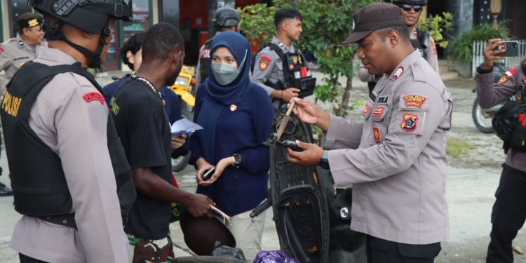 Meminimalisir Kasus Kriminalitas Polres Nabire Lakukan Razia Senjata Tajam