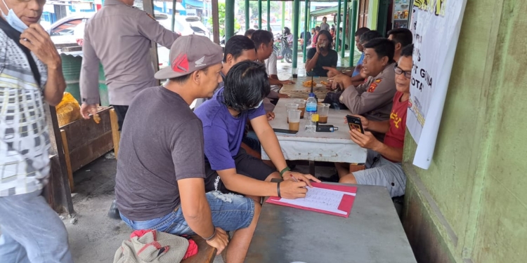 Bhabinkamtibmas Polres Tolikara Secara Rutin Berikan Imbauan Kamtibmas Jelang Pemilu 2024