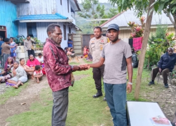 Bhabinkamtibmas Polres Tolikara Secara Rutin Berikan Imbauan Kamtibmas Jelang Pemilu 2024