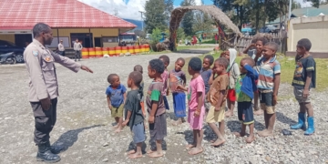 Binmas Noken Puncak Latih Anak-Anak Ilaga Baris Berbaris