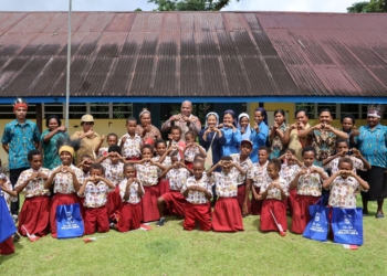 Kunjungan Kapolda Papua ke SD YPPK St. Fransikus Xaverius Mindiptana: Dorongan Semangat dan Penghargaan untuk Pendidikan