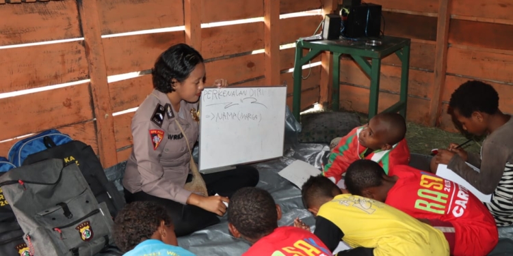 Perjuangan Anak di Pedalaman Dogiyai Meraih Ilmu Melalui Program Si-Ipar