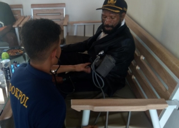 Berikan Pengobatan Gratis, Tim Medis Ops Rasaka Cartenz 2023 Lakukan Program Keladi Sagu