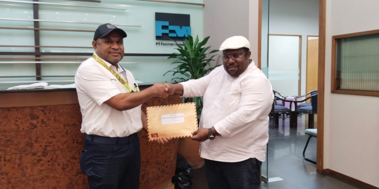 KONI Papua Serahkan Dokumen Kerjasama ke PT. Freeport Indonesia