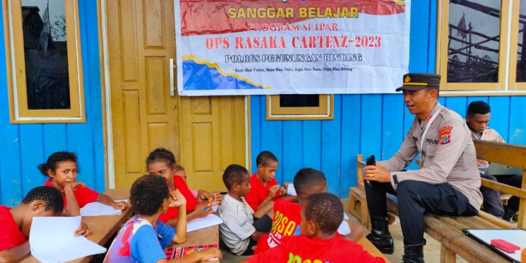 Polisi Pi Ajar di Pegubin, Ajak Anak Binaannya Untuk Berani Bermimpi