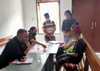 Penyidik Polsek Heram Limpahkan 2 Tersangkanya Ke Jaksa Penuntut Umum