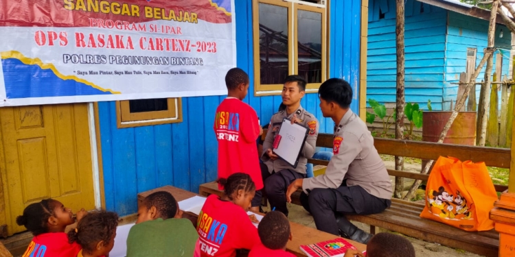 Program Si-Ipar di Oksibil Hadirkan Pelajaran Bahasa Inggris