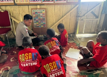 Bripda Eko, Menghidupkan Semangat Belajar Anak Putus Sekolah di Intan Jaya