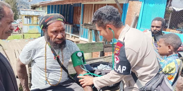 Polri Jangkau Pedalaman Papua Beri Pelayanan Kesehatan Gratis