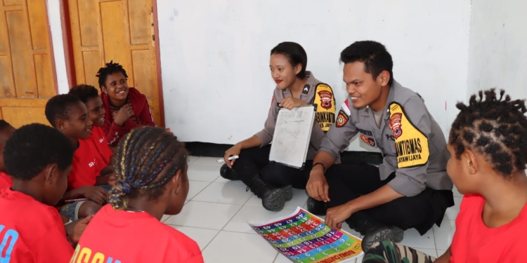 Program Si Ipar Ajari 16 Anak Putus Sekolah di Jayawijaya