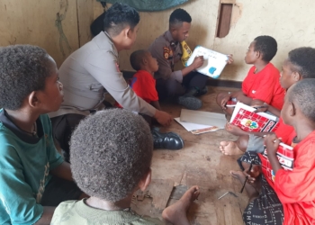 Program Polisi Pi Ajar Menjadi Terang Bagi Anak Papua